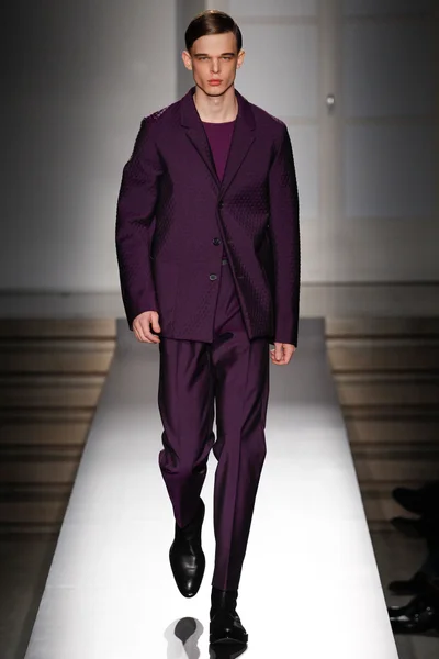 Look 3